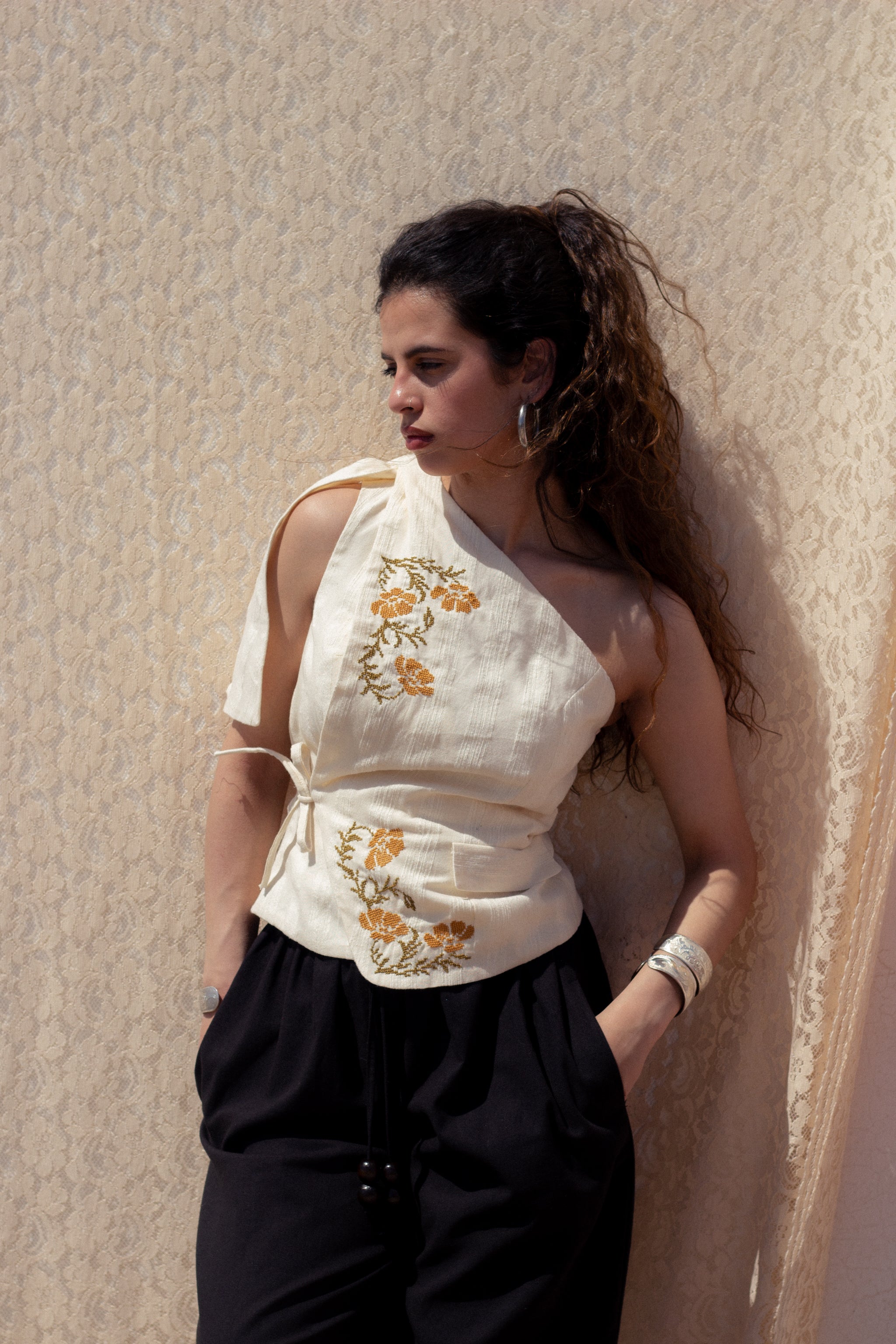 トップス eaphi EMBROIDERY CORD VEST EMBROIDERY CORD VEST Eaphi - メルカリ